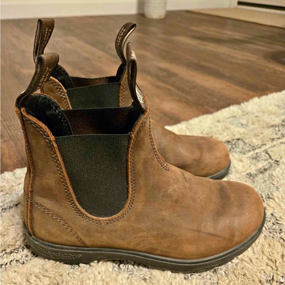 Women’s Blundstone Chelsea Boots - size 3.5 (Women’s 6.5)
